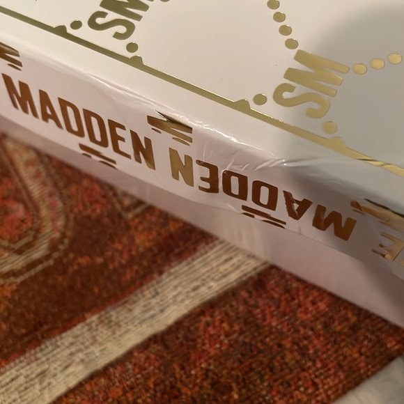 STEVE MADDEN 3pc Set Light Blue Crossbody Purse Earbud Case Scarf Keychain NEW - Picture 8 of 9